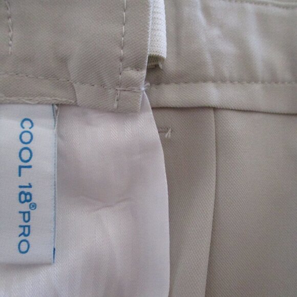 Haggar Cool 18 Mens Pleated Front Oyster Expandable Waist Golf Short Pant - 44W - Picture 2 of 2